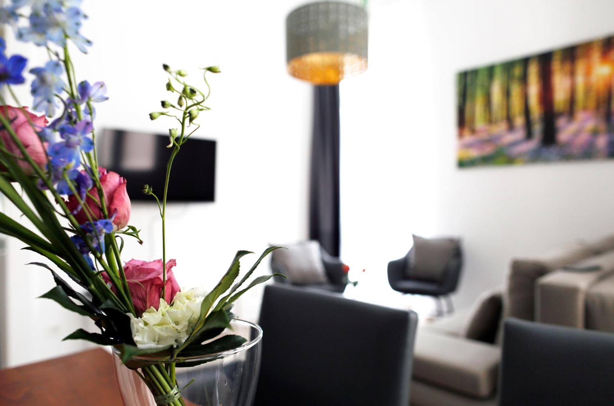 Apartment Niebuhr Kurfürstendamm - Cozy Family&business Flair Welcomes - Rockchair Berlin
