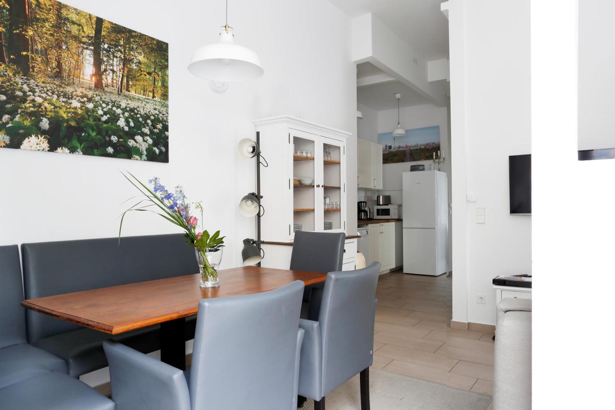 Apartment Niebuhr Kurfürstendamm - Cozy Family&business Flair Welcomes - Rockchair Berlin